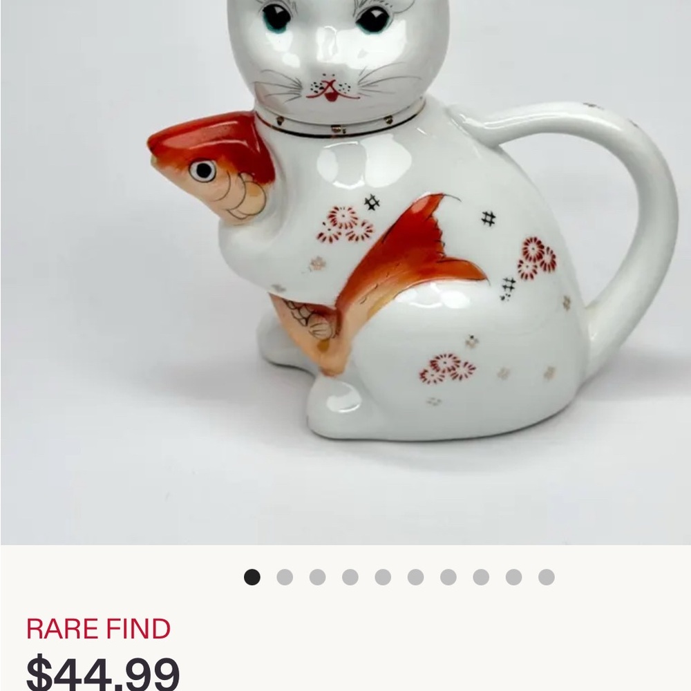 Ceramic White Cat Figurine with Orange Fish - Decorative Pet Accent